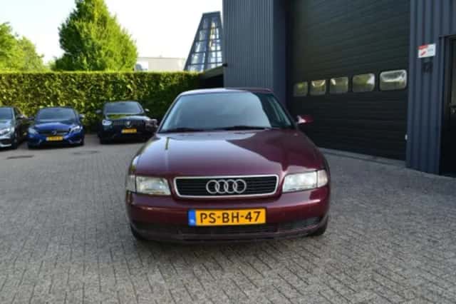 Audi A4 (1996) thumbnail 3