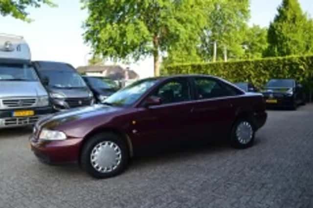Audi A4 (1996) thumbnail 4