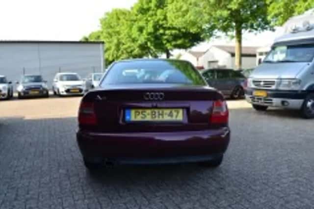 Audi A4 (1996) thumbnail 5