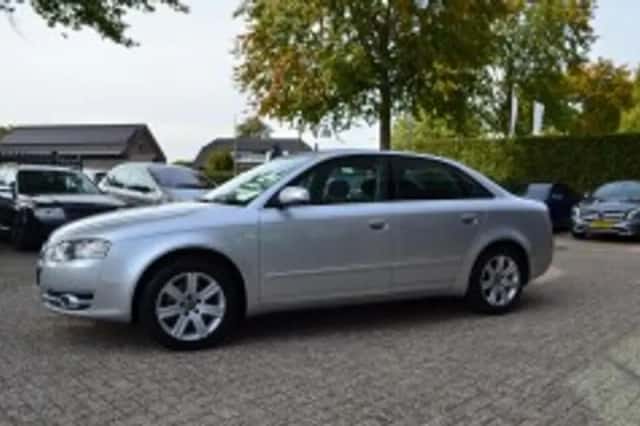 Audi A4 (2006) thumbnail 4