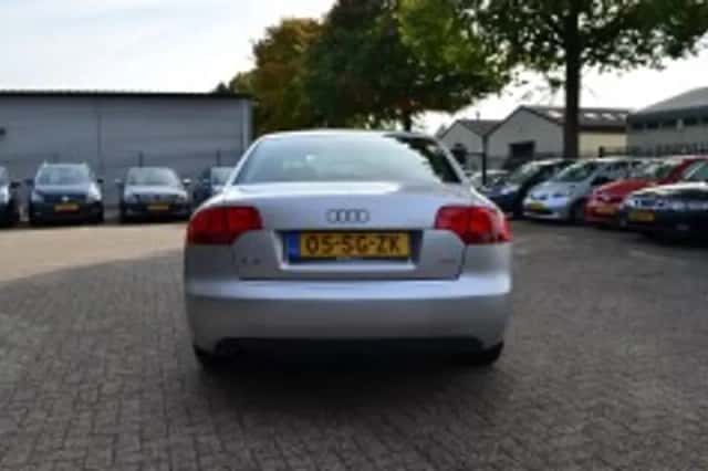 Audi A4 (2006) thumbnail 5