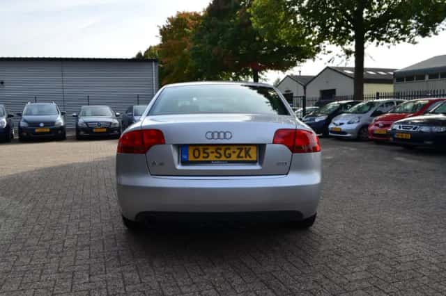 Audi A4 (2006) thumbnail 5