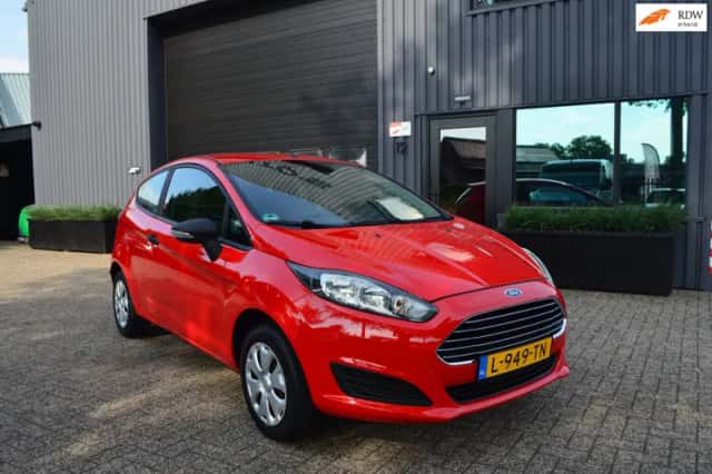 Ford Fiesta (2014) thumbnail 2