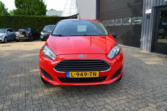 Ford Fiesta (2014) thumbnail 3