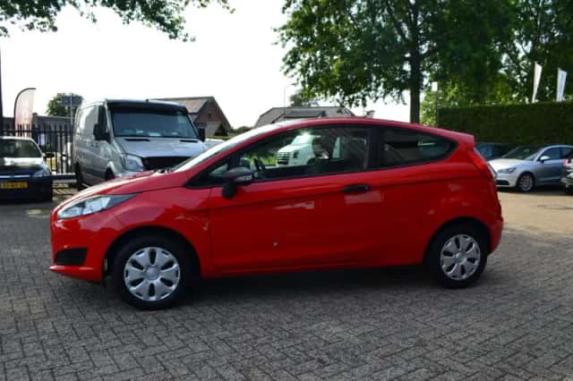Ford Fiesta (2014) thumbnail 4