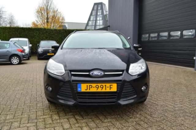 Ford Focus (2014) thumbnail 3