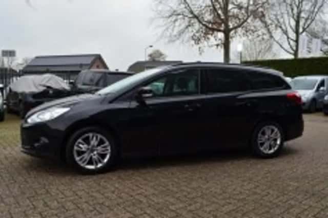 Ford Focus (2014) thumbnail 4