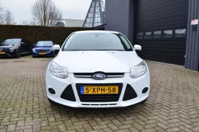 Ford Focus (2014) thumbnail 3