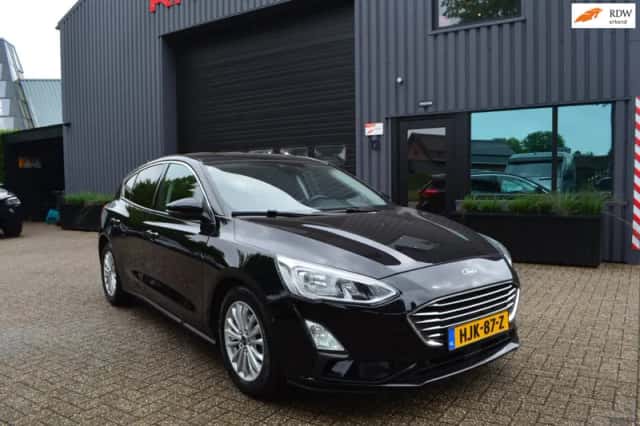Ford Focus (2019) thumbnail 2