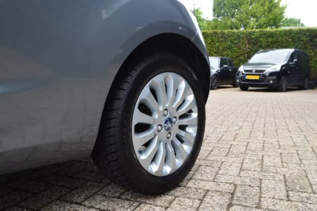Ford Ka (2011) thumbnail 5