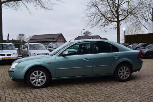 Ford Mondeo (2001) thumbnail 4