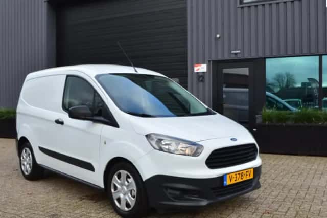 Ford Transit Courier (2017) thumbnail 1