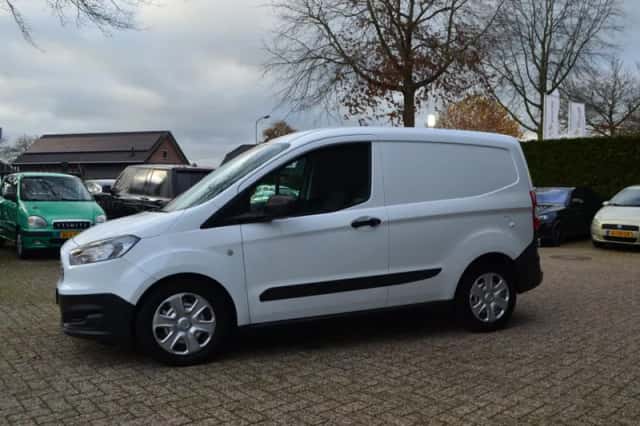 Ford Transit Courier (2017) thumbnail 3