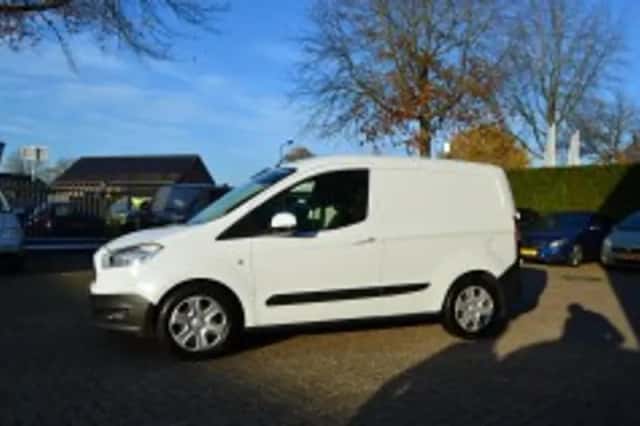 Ford Transit Courier (2016) thumbnail 3