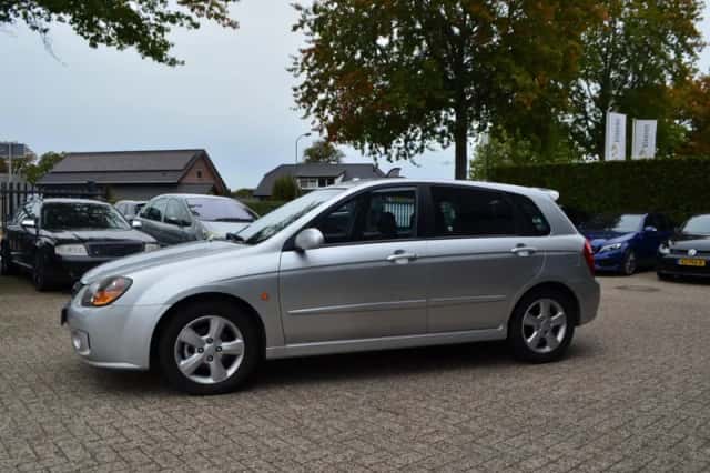Kia SPECTRA (2008) thumbnail 3