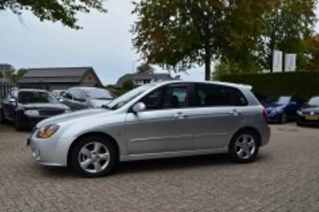 Kia Spectra (2008) thumbnail 4