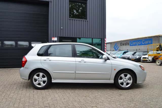 Kia SPECTRA (2008) thumbnail 5