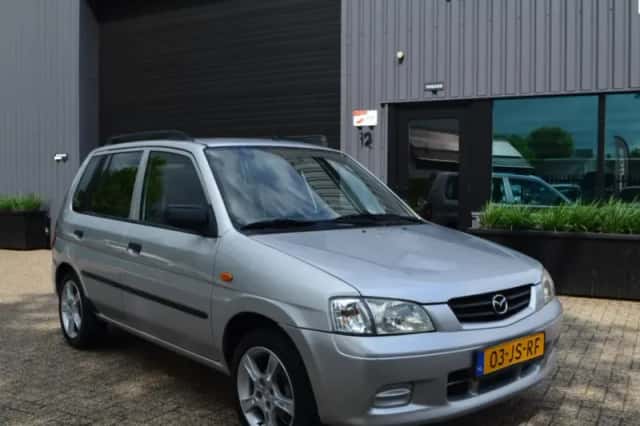 Mazda Demio (2002) thumbnail 1