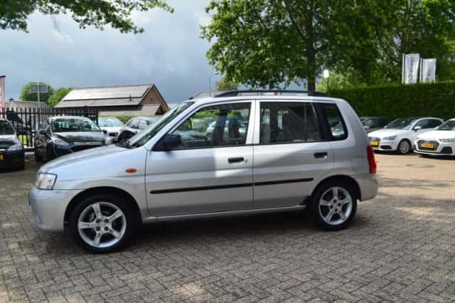 Mazda Demio (2002) thumbnail 4
