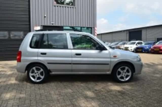 Mazda Demio (2002) thumbnail 6