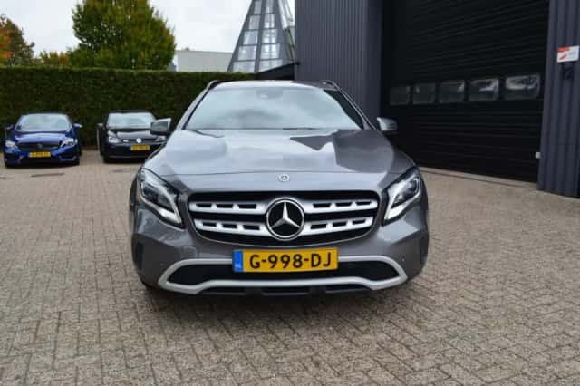 Mercedes-Benz GLA (2019) thumbnail 3
