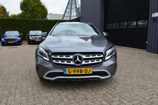 Mercedes-Benz GLA (2019) thumbnail 3