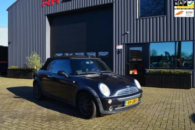 MINI Cooper (2006) thumbnail 2