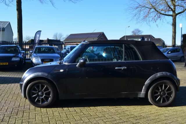 MINI Cooper (2006) thumbnail 3
