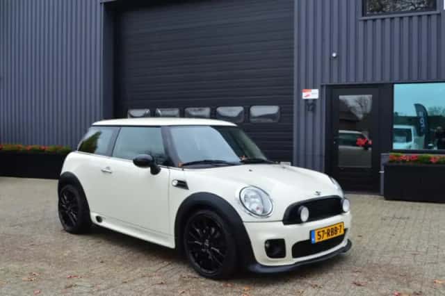 MINI Mini (2011) thumbnail 1