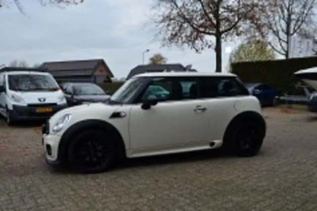 MINI Mini (2011) thumbnail 4
