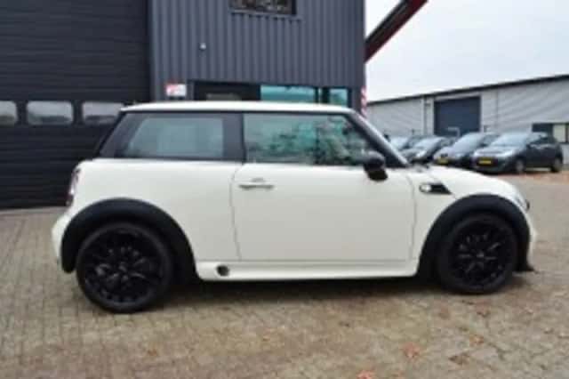 MINI Mini (2011) thumbnail 6