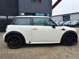 MINI Mini (2011) thumbnail 6