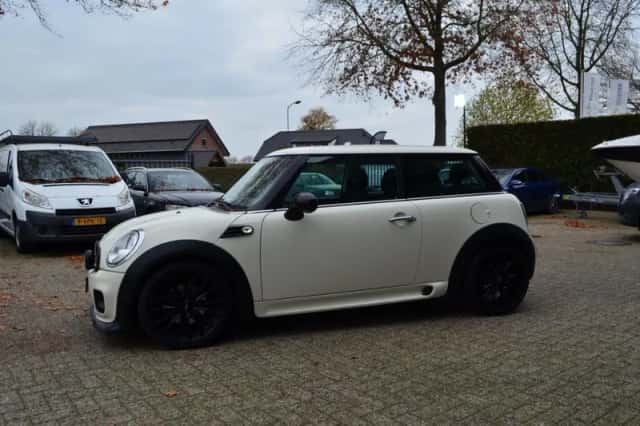 MINI One (2011) thumbnail 4