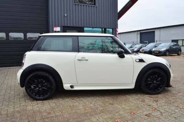MINI One (2011) thumbnail 6