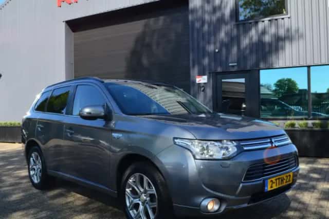Mitsubishi Outlander (2014) thumbnail 1