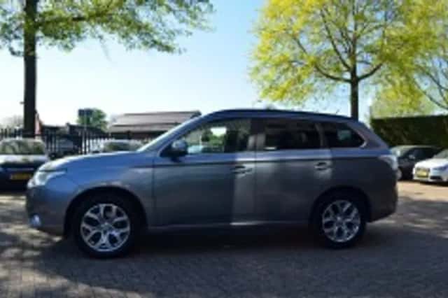 Mitsubishi Outlander (2014) thumbnail 4
