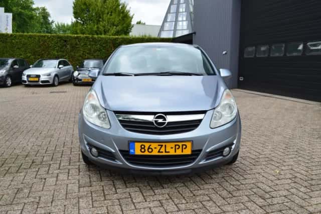 Opel Corsa (2008) thumbnail 3