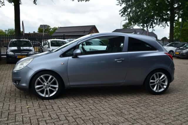 Opel Corsa (2008) thumbnail 4