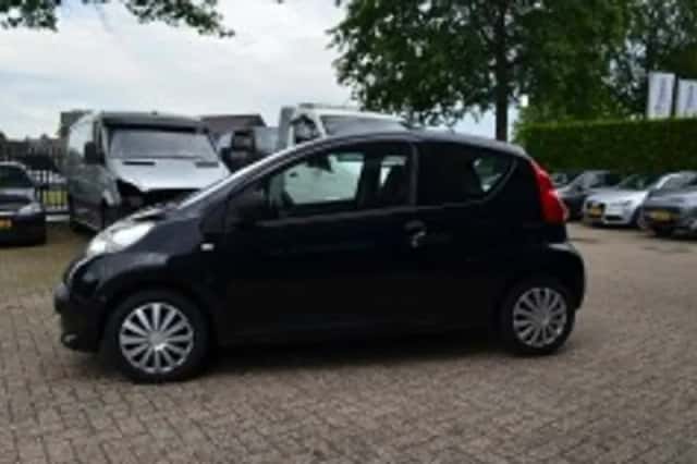 Peugeot 107 (2008) thumbnail 4