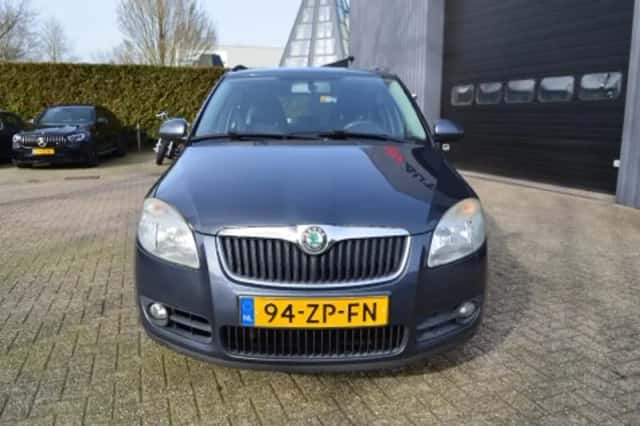 Škoda Fabia (2008) thumbnail 3