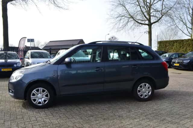 Škoda Fabia (2008) thumbnail 4