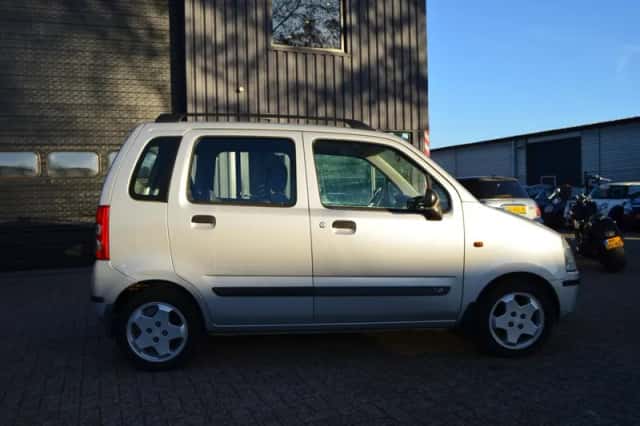 Suzuki Wagon R+ (2000) thumbnail 5
