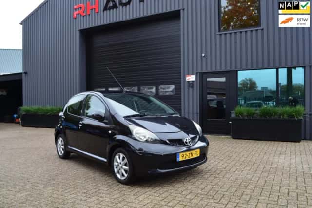 Toyota Aygo (2008) thumbnail 2