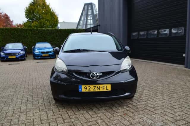 Toyota Aygo (2008) thumbnail 3