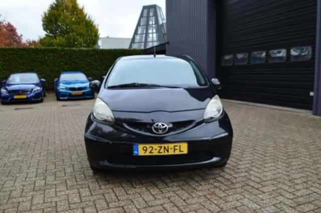 Toyota Aygo (2008) thumbnail 3