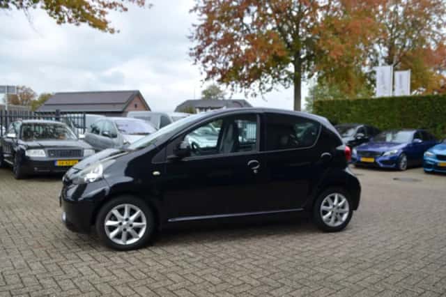 Toyota Aygo (2008) thumbnail 4