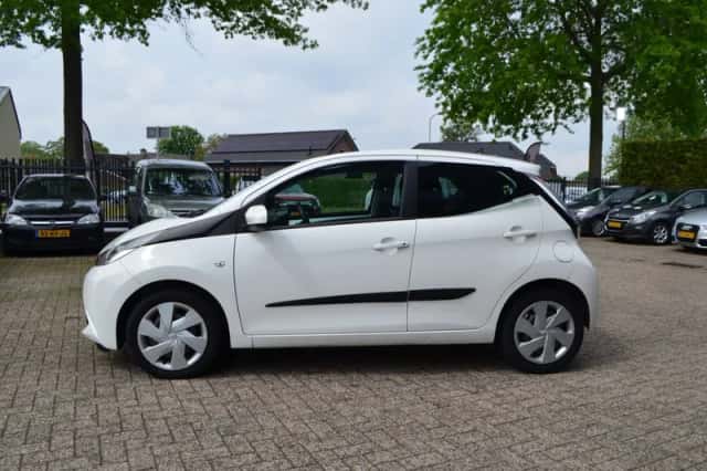 Toyota Aygo (2017) thumbnail 4