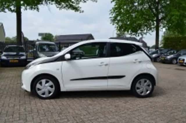 Toyota Aygo (2017) thumbnail 4