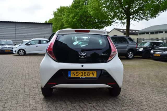 Toyota Aygo (2017) thumbnail 5