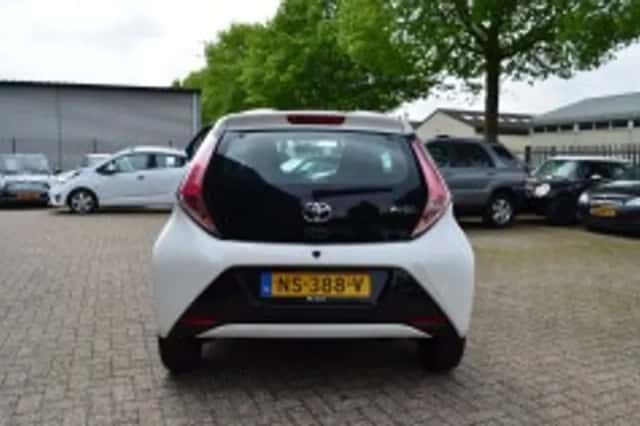 Toyota Aygo (2017) thumbnail 5